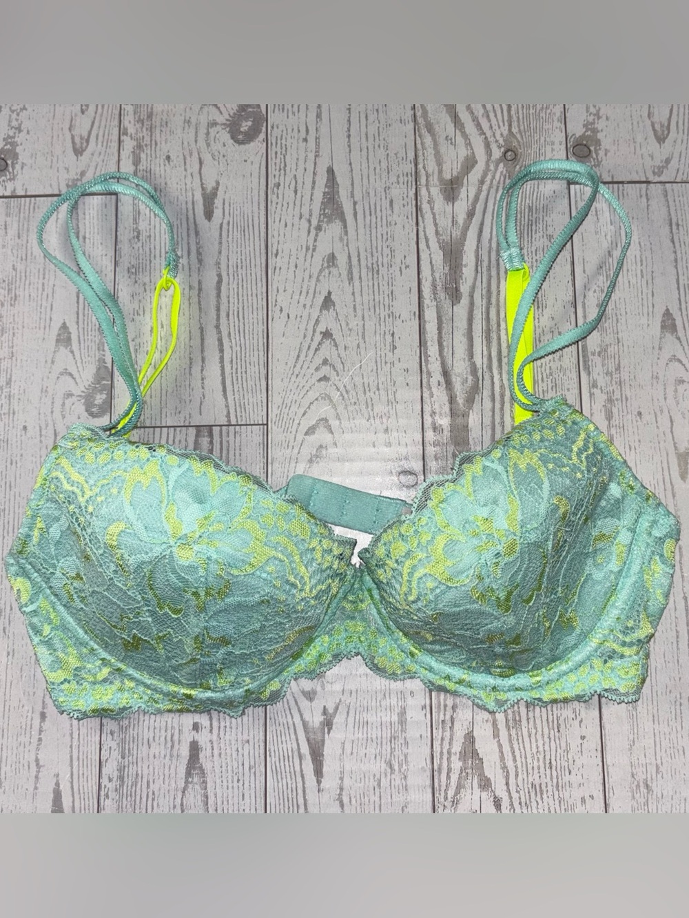 Victoria's Secret PINK Lightly Lined Demi Bra 32C Aqua Lace